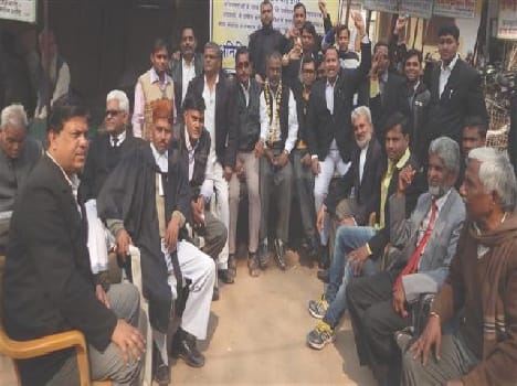 Fasting advocate 's condition deteriorates